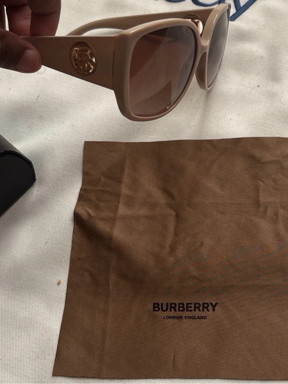 Burberry Nude/Tan Oversized Women's Sunglasses - Picture 2 of 2